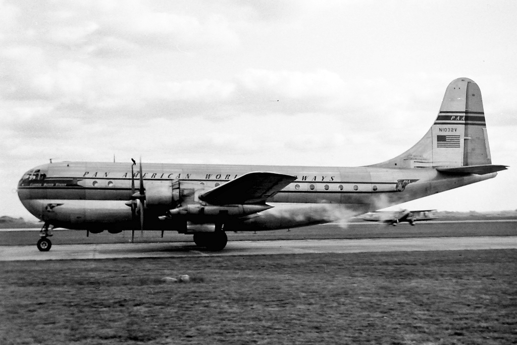 Boeing 377 Stratocruiser 1950 LHR